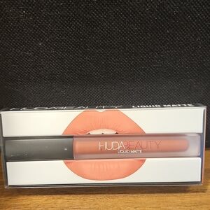 HUDA BEAUTY Liquid Matte Lipstick - Bombshell